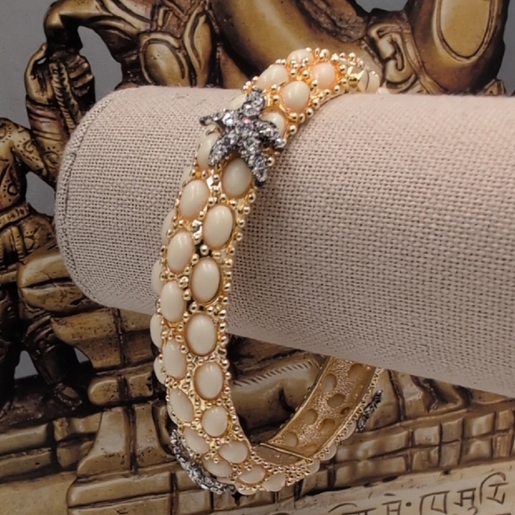 Gold and Cream Vintage-Inspired Nautical Starfish Bangle Bracelet - Picture 1 of 7